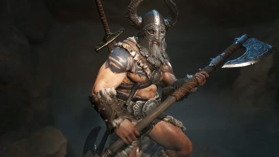 Най -добри класове на D4: Хълг груб на мъж, варварин Diablo 4, носи рогат шлем и държи огромна брадва