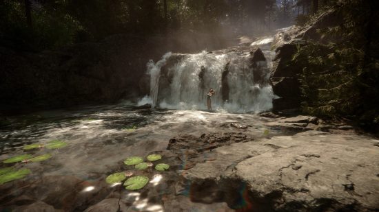 Sons of the Forest - Virginia se lava bajo una cascada