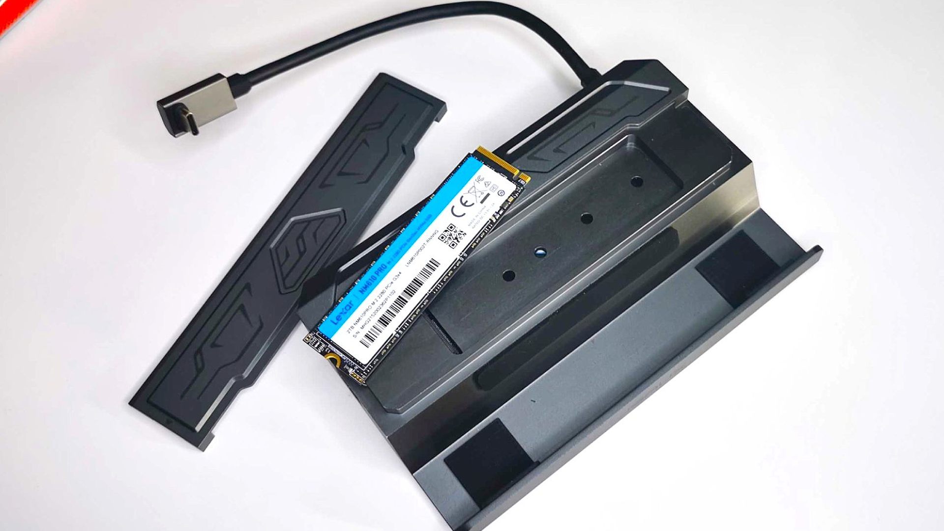 Najlepszy zewnętrzny SSD: JSaux M.2 Parmienia parowa z otwartą osłoną
