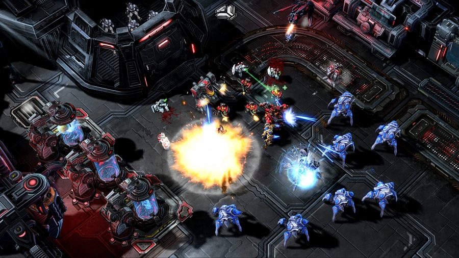 StarCraft 2 Legacy of the Void - the Protoss and Terran armies face off in battle