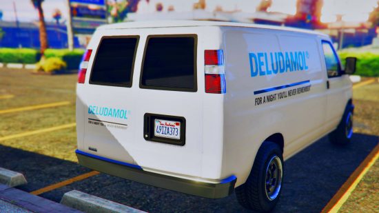 The Intensity ENB GTA 5 mod boosts the colors of everything, including the Deludamol logo of this white van.