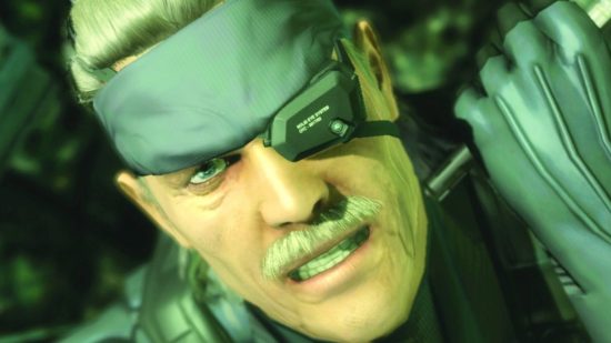 Metal Gear Solid 4 PC: A soldier with a moustache and a bandana, Snake from stealth game MGS4, injects himself in the neck