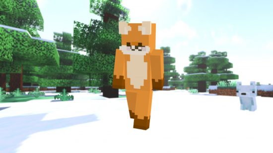 Bästa minecraft-skinn: En söt orange rävhud, som bärs av en spelare som står framför en snöig Tiaga-biom, med en vit räv i spelet som sitter på höger sida