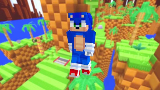 Best Skins Minecraft: Μια μπλοκ έκδοση του Sonic The Hedgehog μπροστά από το σκηνικό μιας πολύχρωμης σκηνής από το Sonic Minecraft Crossover DLC