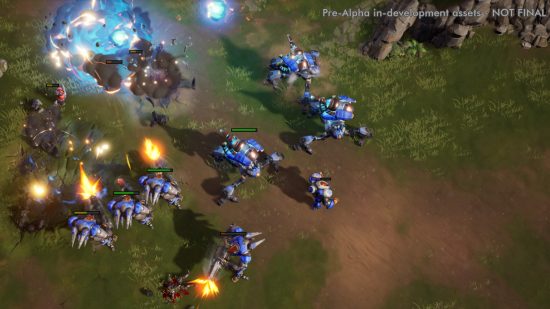 Juego multijugador de Stormgate: un grupo de fuerzas de resistencia humana azul mantiene una posición defensiva contra los atacantes rojos.