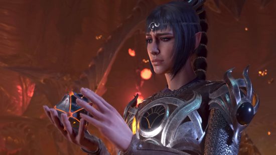 Эльфийка держит артефакт, который светится в ее руках.  Неясно, является ли это одним из лучших видов оружия Baldur’s Gate 3.