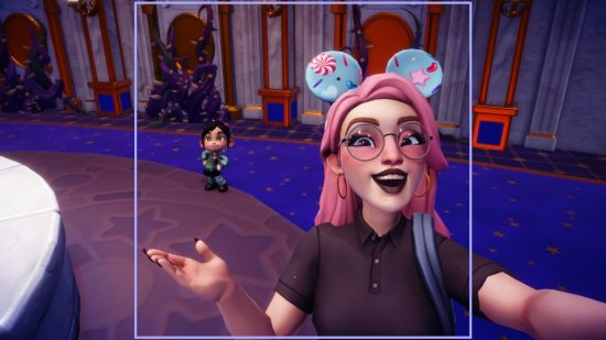 How DreamSnaps works: a pink haired player characters takes a selfie with Vanellope Von Schweetz in Dramlight Valley.