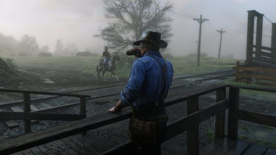 Red Dead Redemption 2 Zen mod - Arthur Morgan rests against a fence, drinking a beer, while a person rides through the afternoon fog.