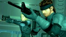 Metal Gear Solid: Snake and Raiden are pointing their weapons inside a base at an offscreen enemy.