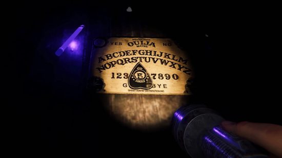 Phasmophobia update Ascension patch notes - A player looks at a Ouija Board.
