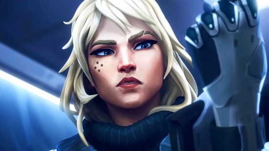 Valorant Champions 2023 giveaway - Deadlock, a blonde-haired agent, clutches her fist tightly.