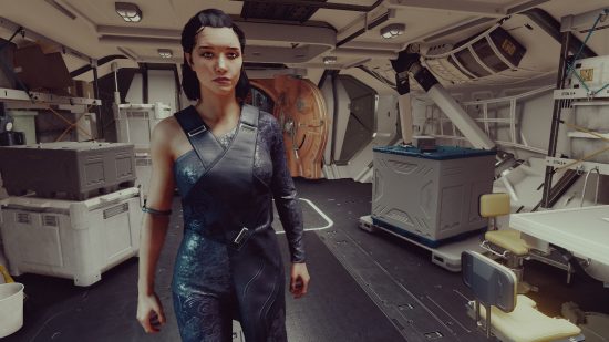 Starfield Andreja: a woman stading in the communical area of a spaceship.