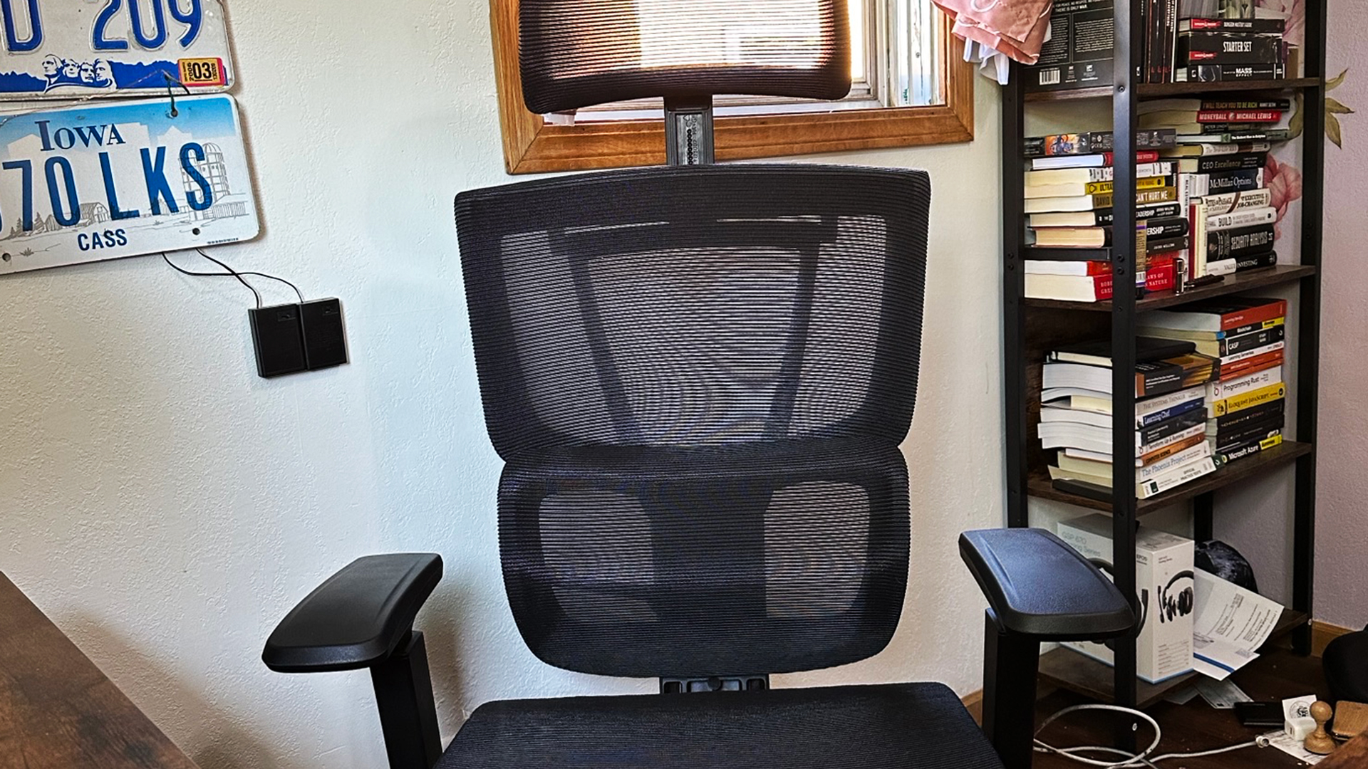 The front of the FlexiSpot C7 office chair