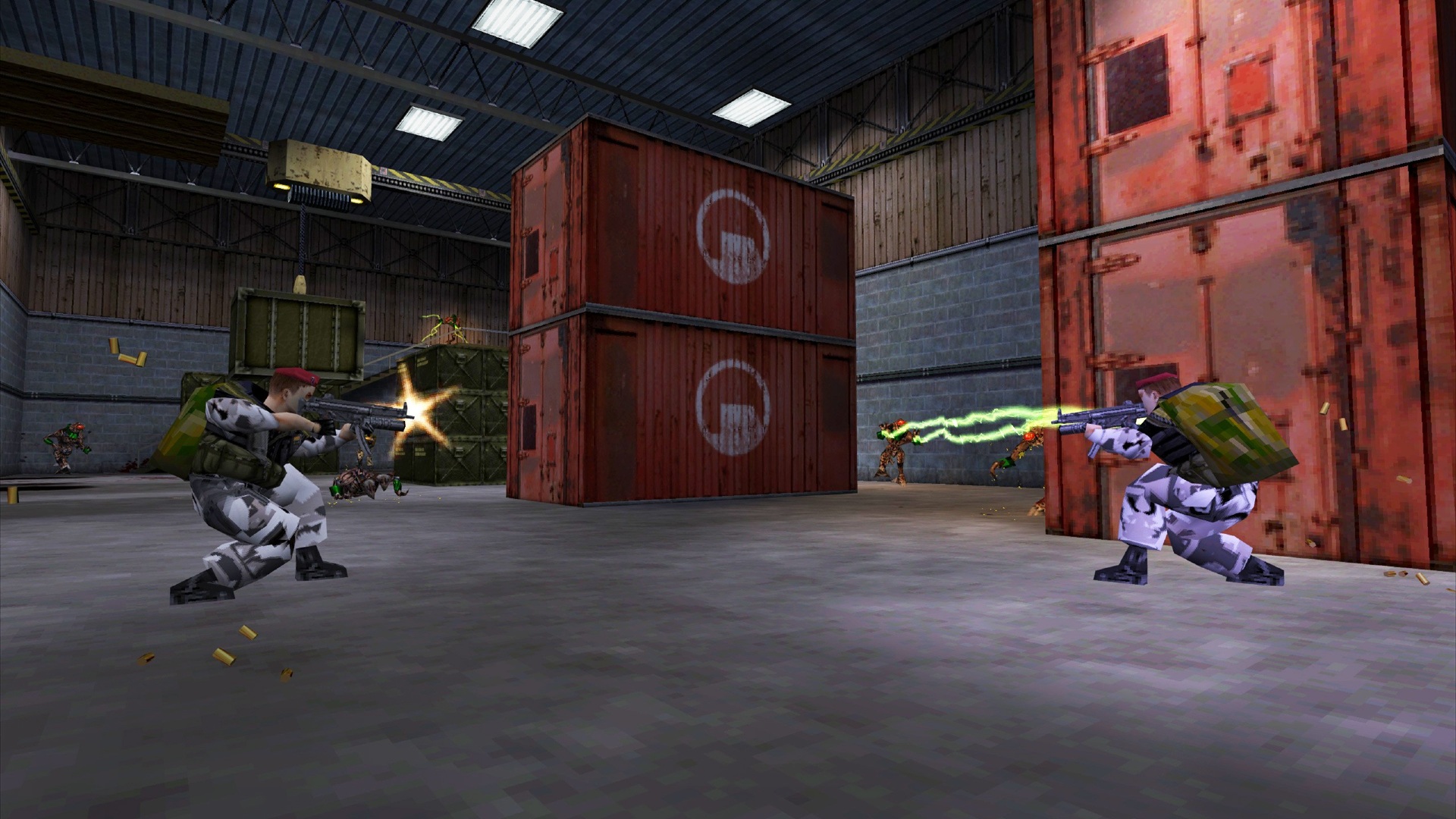 Half-Life Uplink-Gameplay zeigt zwei Spieler in einem Lagerhaus, die aufeinander schießen