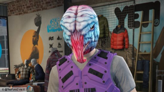 GTA Online Thanksgiving - A player wearing the Turkey Mask, a free gift this week (photo credit: TezFunz2).