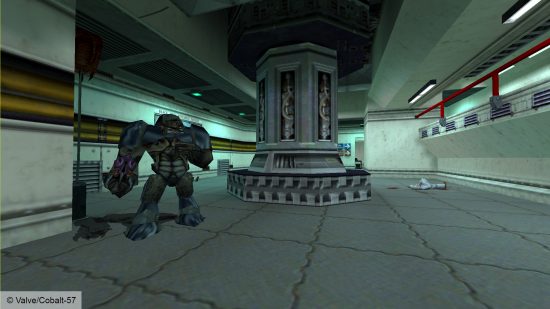 Half-Life Absolute Zero: ein Half-Life-Korridor mit einem sperrigen Außerirdischen