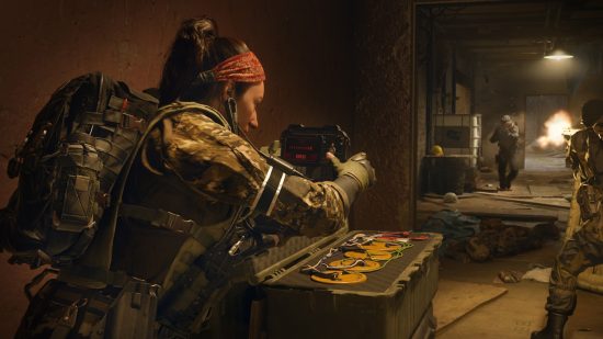 MW3 campaign rewards: a female soldier fiddles with a device amidst a gunfight.