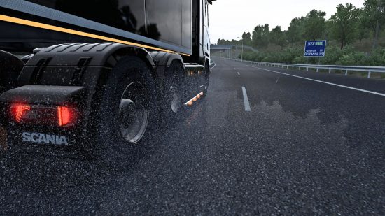 American Truck Simulator mods: The wheel spray caused by the Realistic Brutal Graphic Graphics and Weather mod.