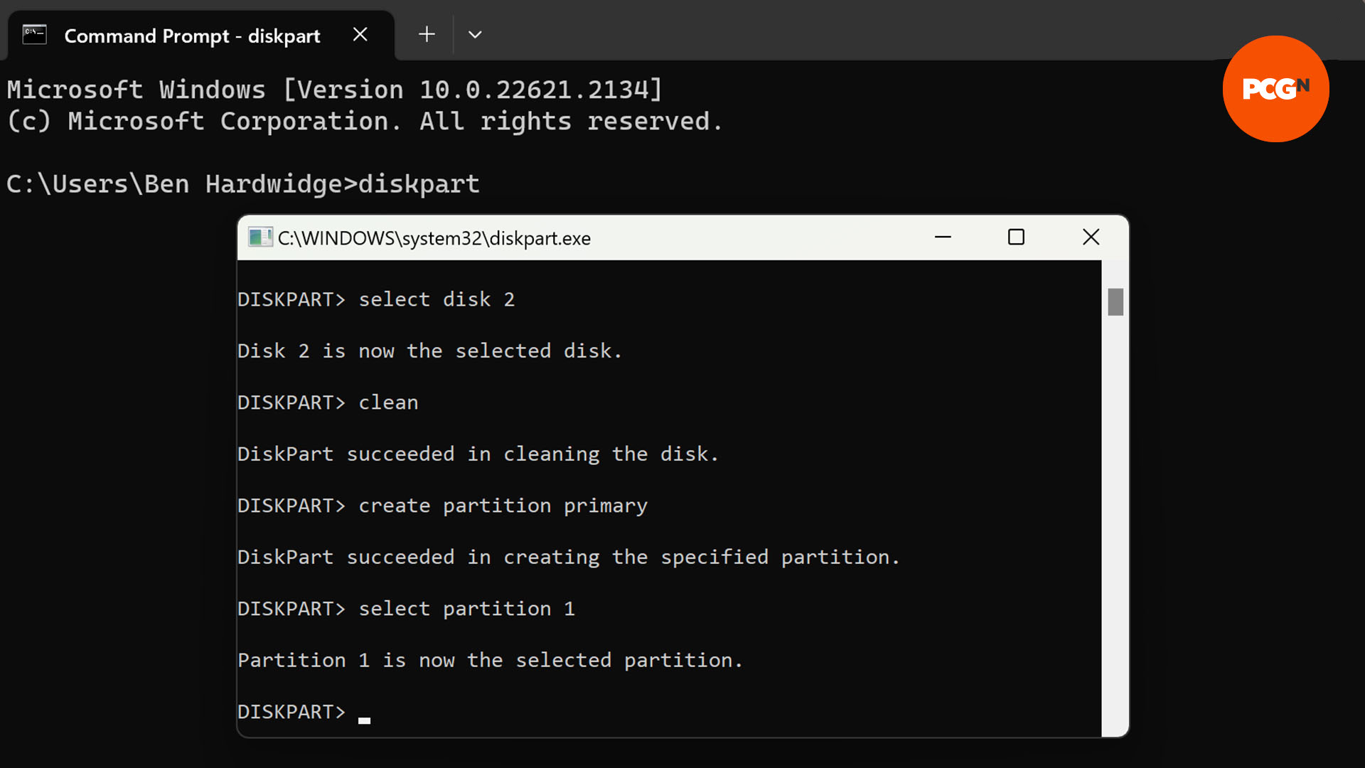 A partition is created on a chosen disk for a bootable USB via diskpart in command prompt