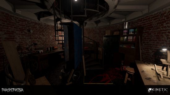 Phasmophobia Point Hope map details - A cramped workshop in a circular room, one floor of the lighthouse map.
