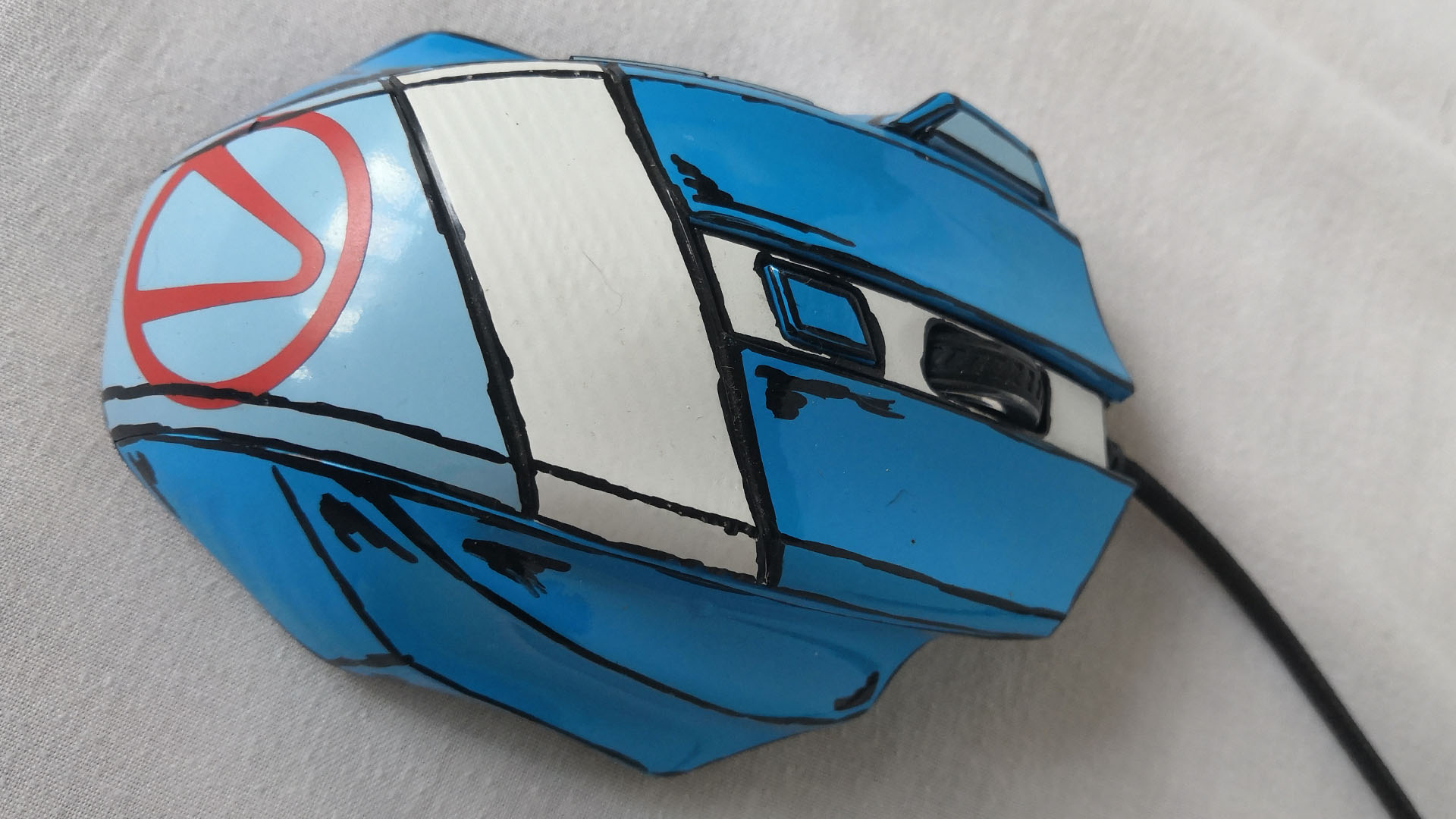 The Borderlands gaming mouse wrapped in blue vinyl