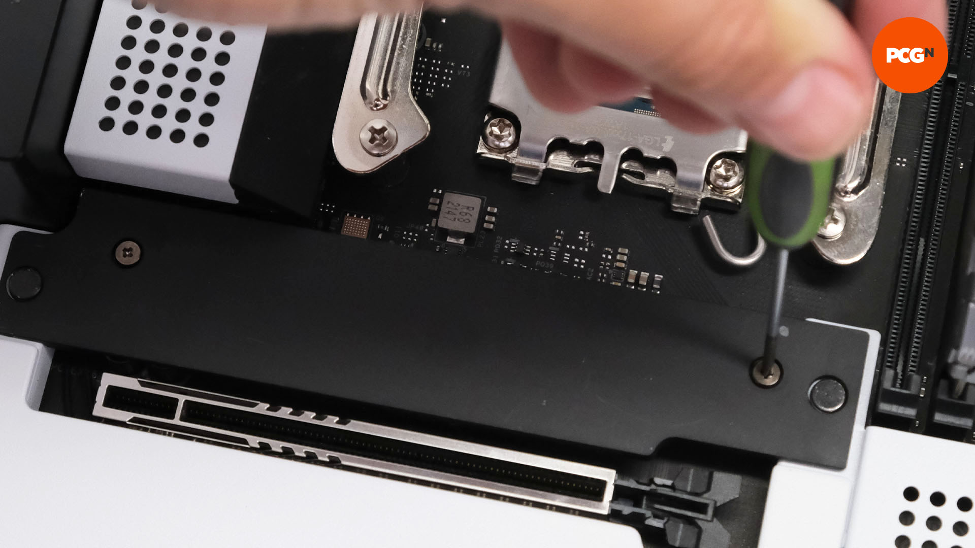 How to build a gaming PC: Secure M.2 SSD heatsink
