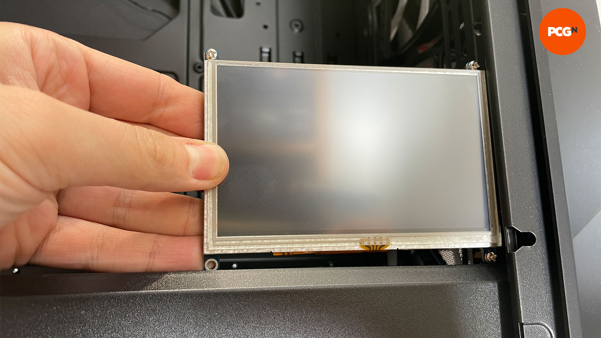 How to fit a screen in your PC case: Pick location