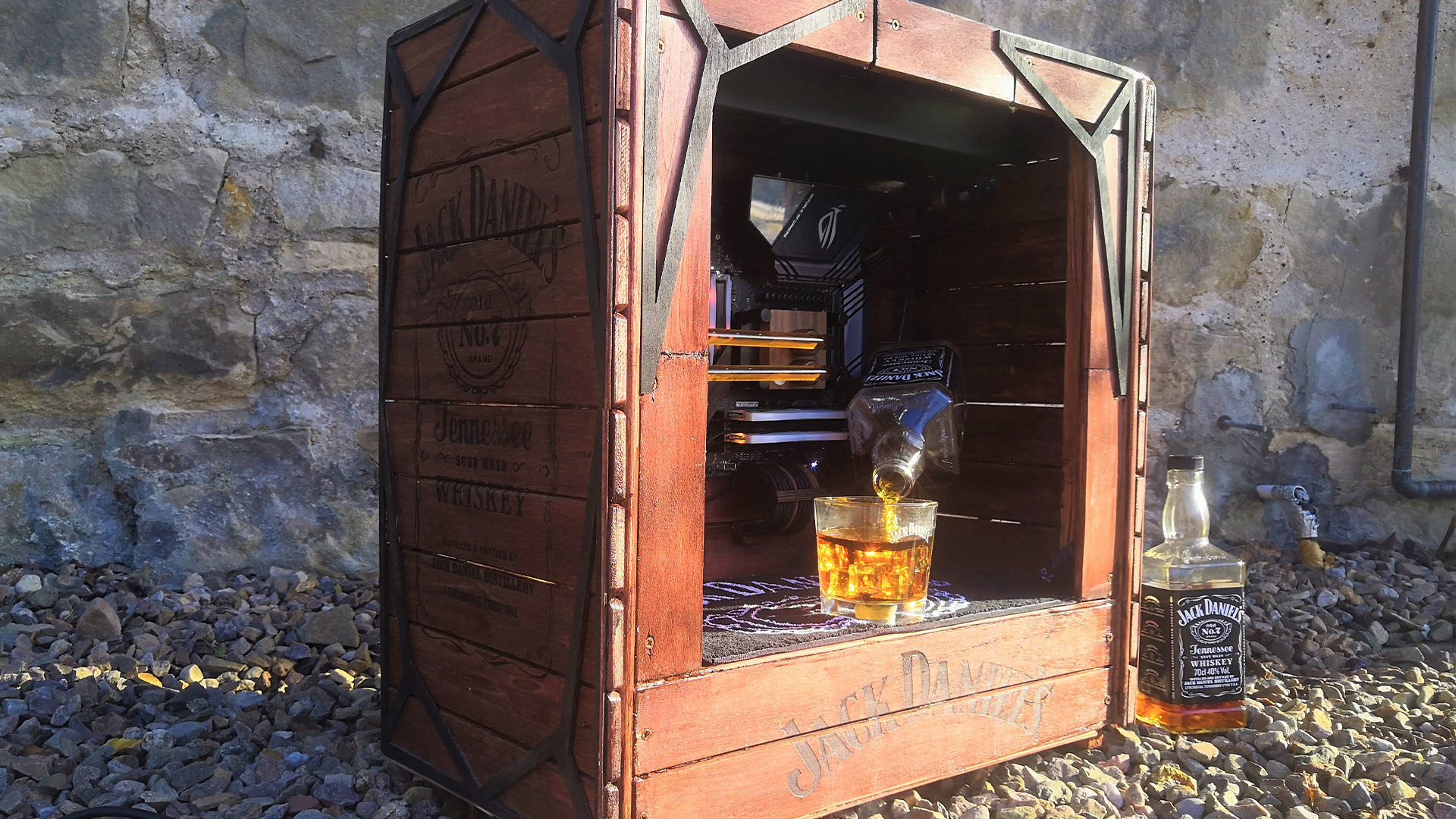 This Jack Daniel's gaming PC looks like it's filled with whiskey