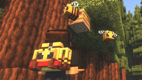 A Minecraft player looks up at two bees wearing a bee-themed backpack from one of the best Minecraft mods, travelers backpack.