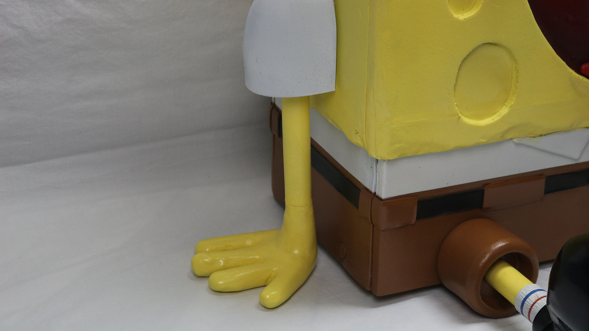 The arms of the spongebob squarepants gaming pc