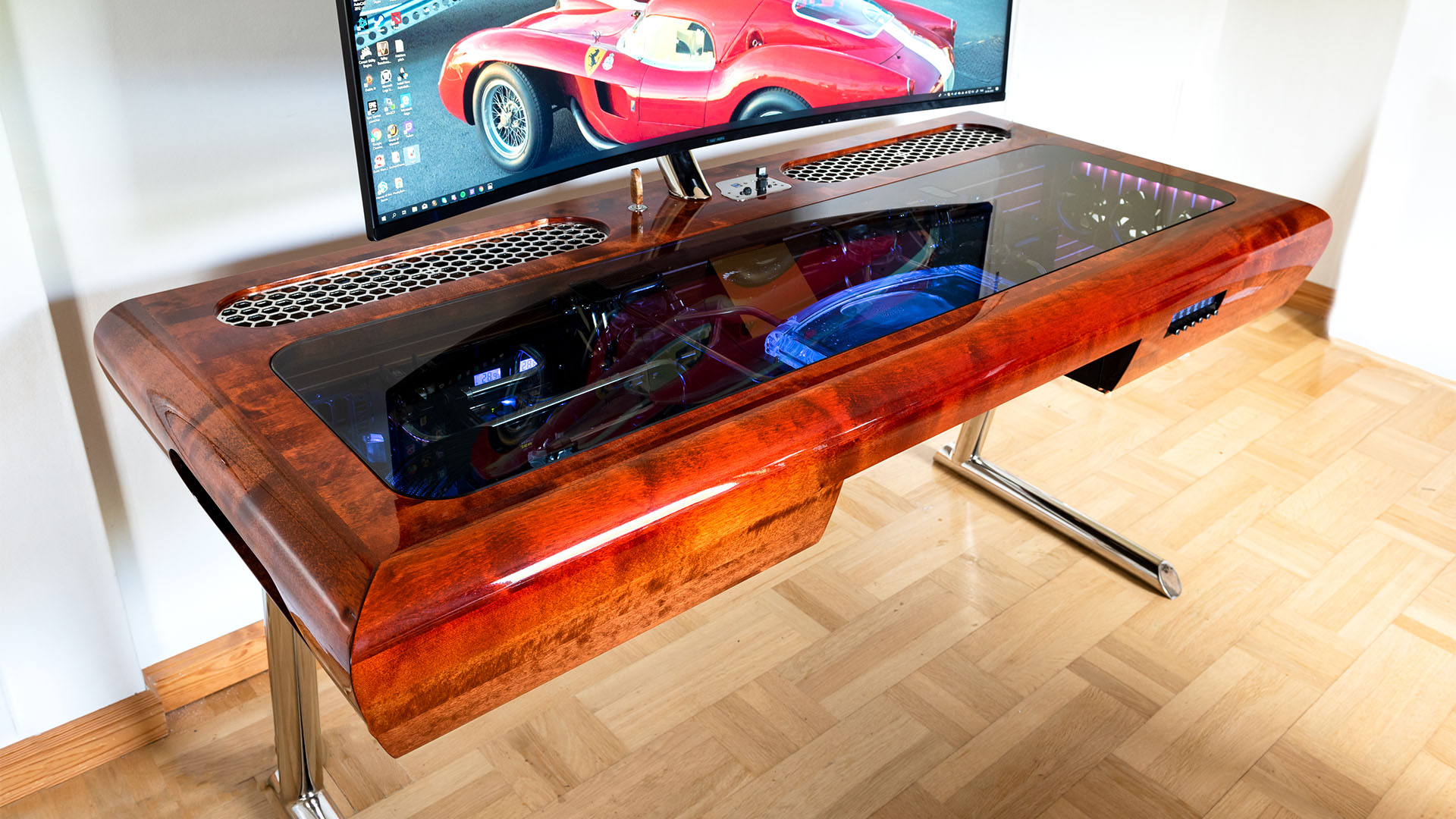 It took four years to build this shiny wood desk PC