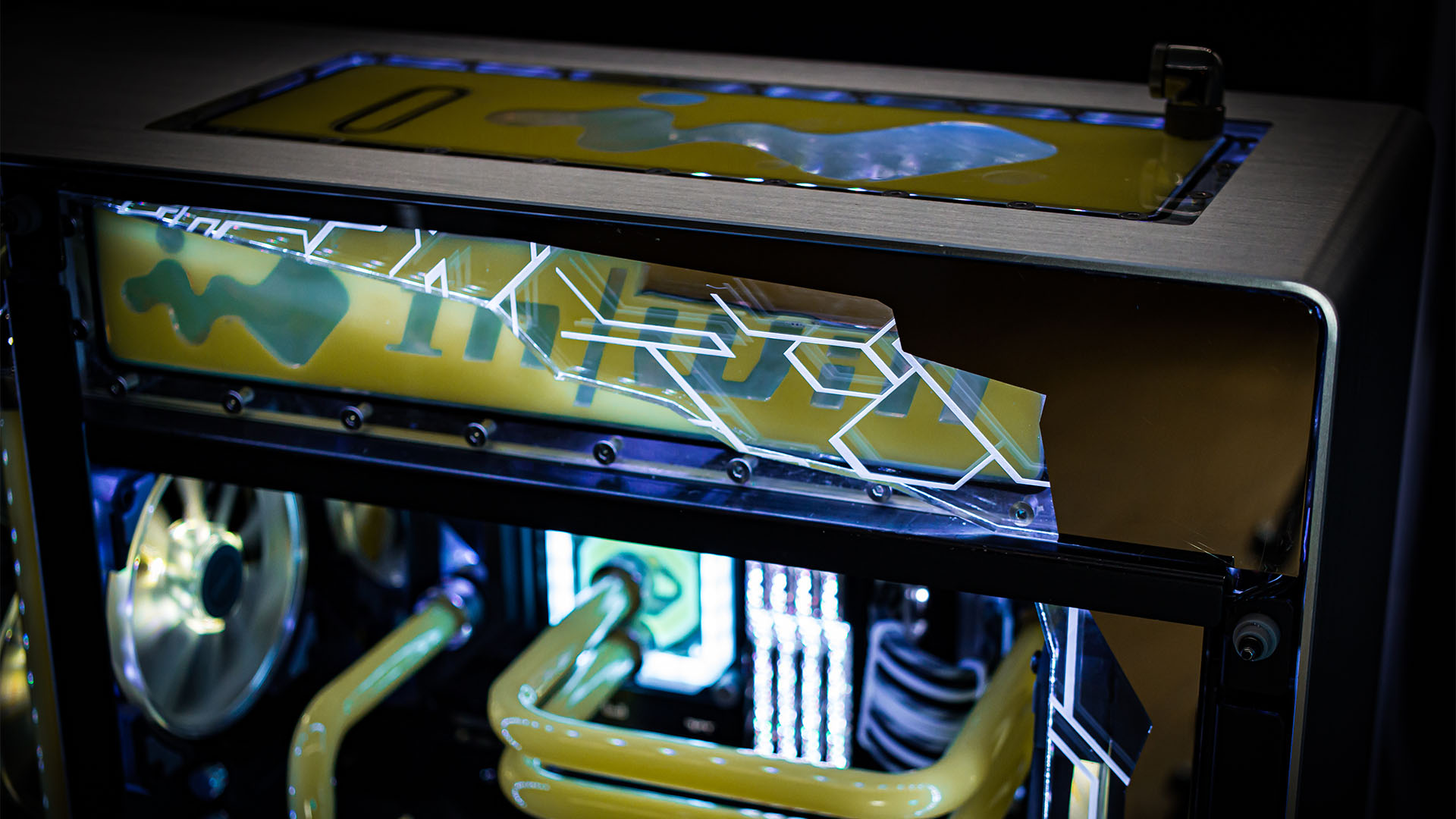 A crystal design on the front of the water cooled gaming PC