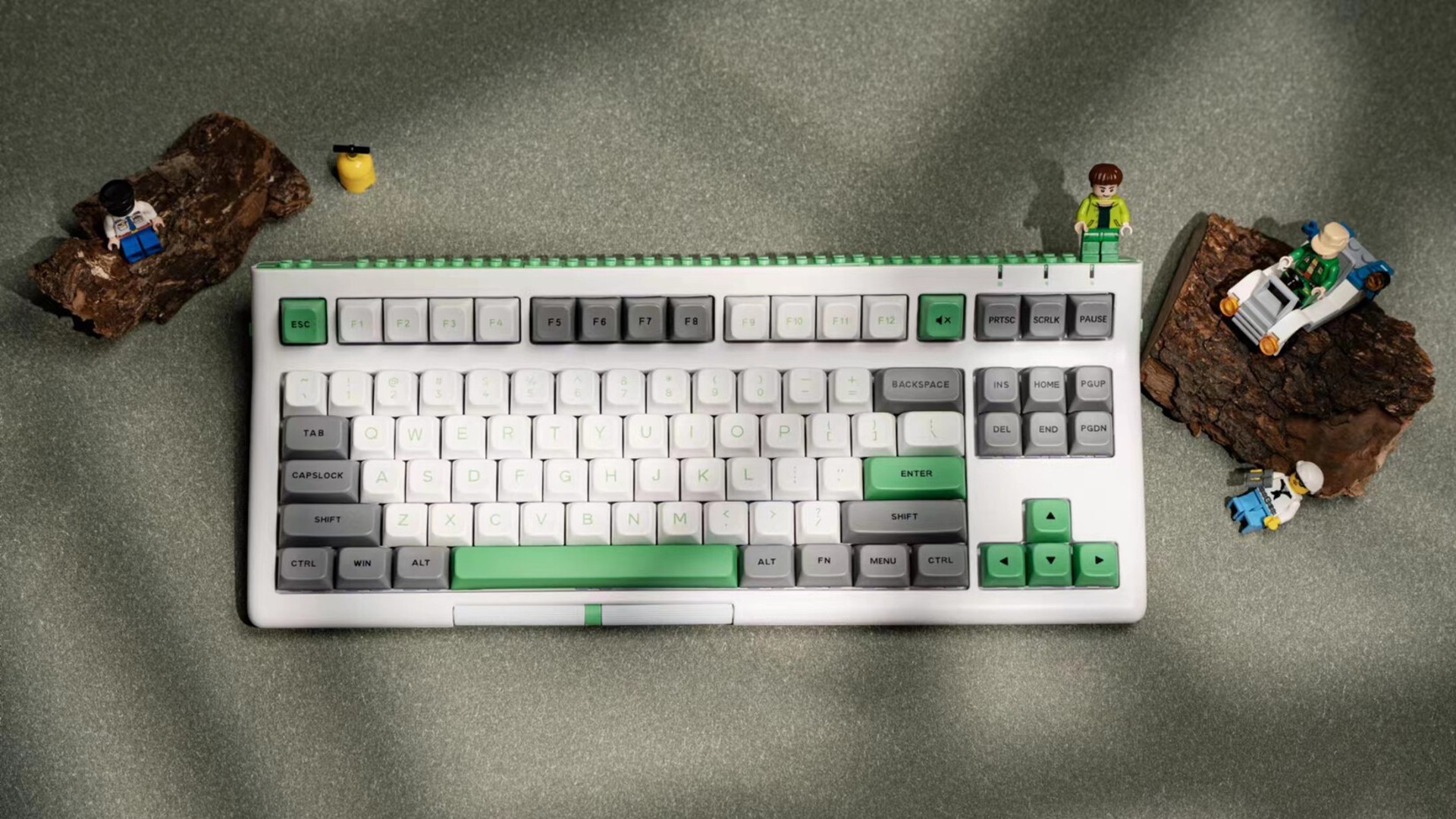 This creative keyboard is a Lego builder's dream