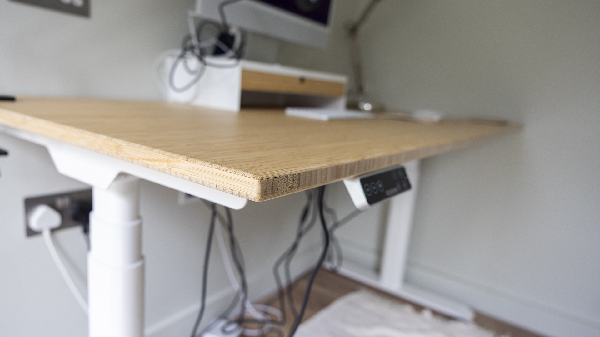 Flexispot E8 Standing Desk review image showing one of its corners.