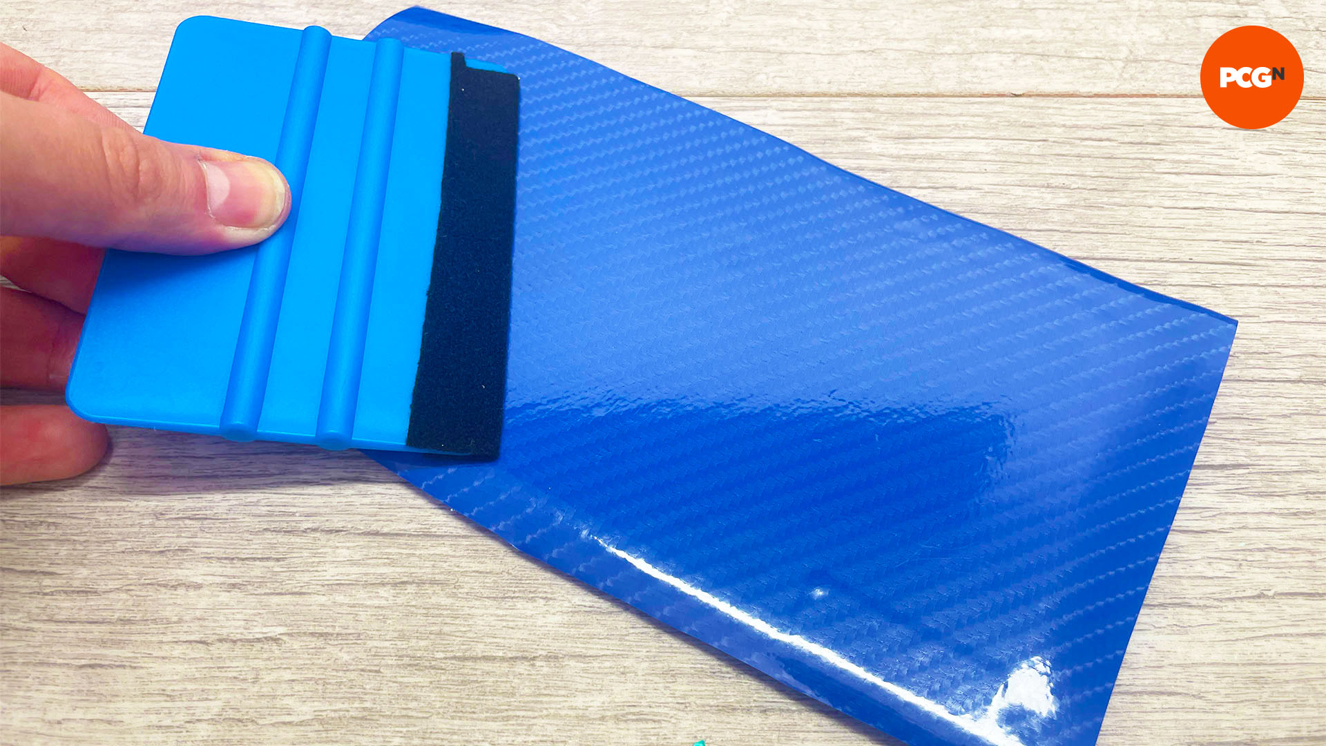 How to change your graphics card color: Apply vinyl with a squeegee