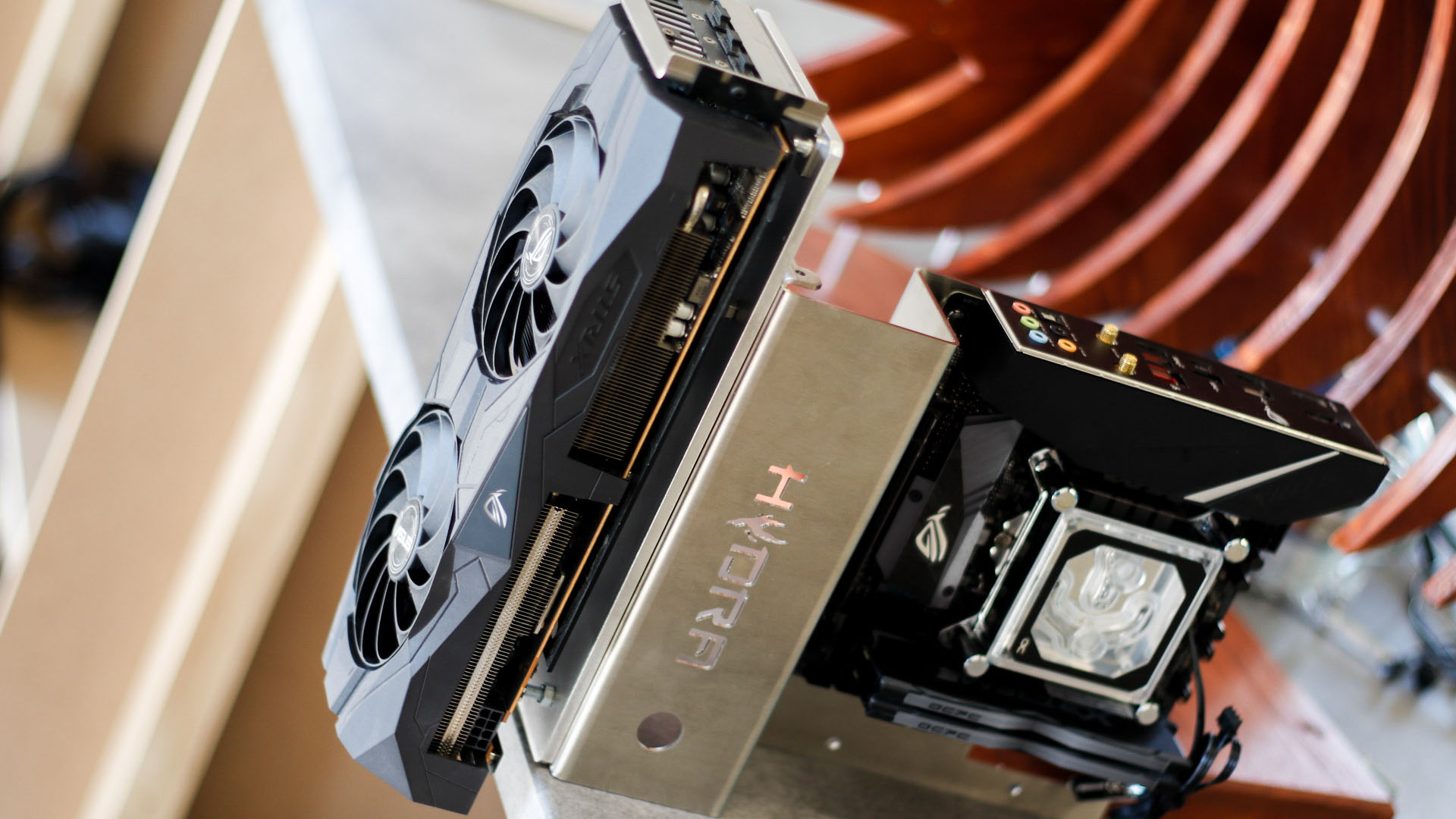 The graphics card mount in the wooden wave mini itx pc