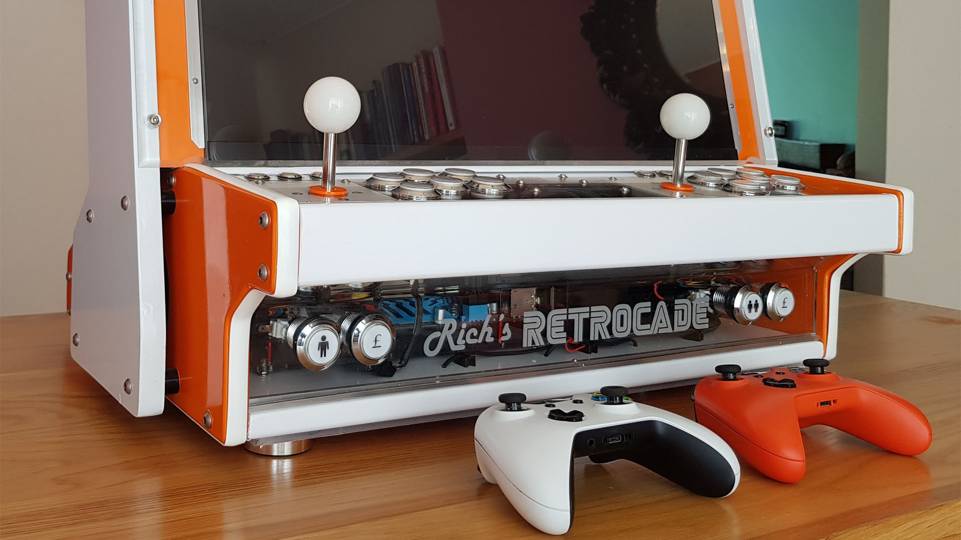 Retro arcade gaming custom PC build: Retrocade buttons and controllers