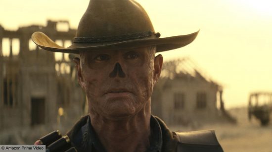 Best Fallout 4 builds: a ghoulish looking man with burned skin, wearing a cowboy hat.
