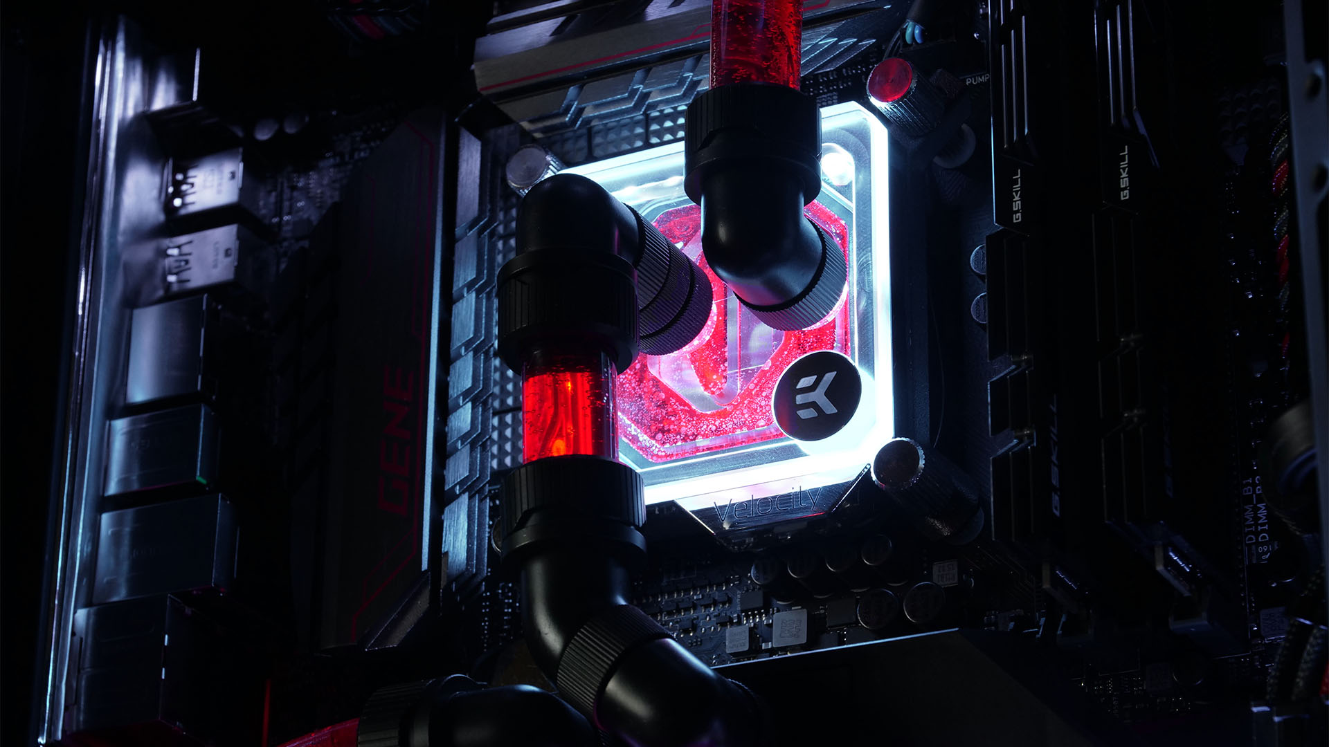 The water-cooling system inside the tweaked Meshify PC case
