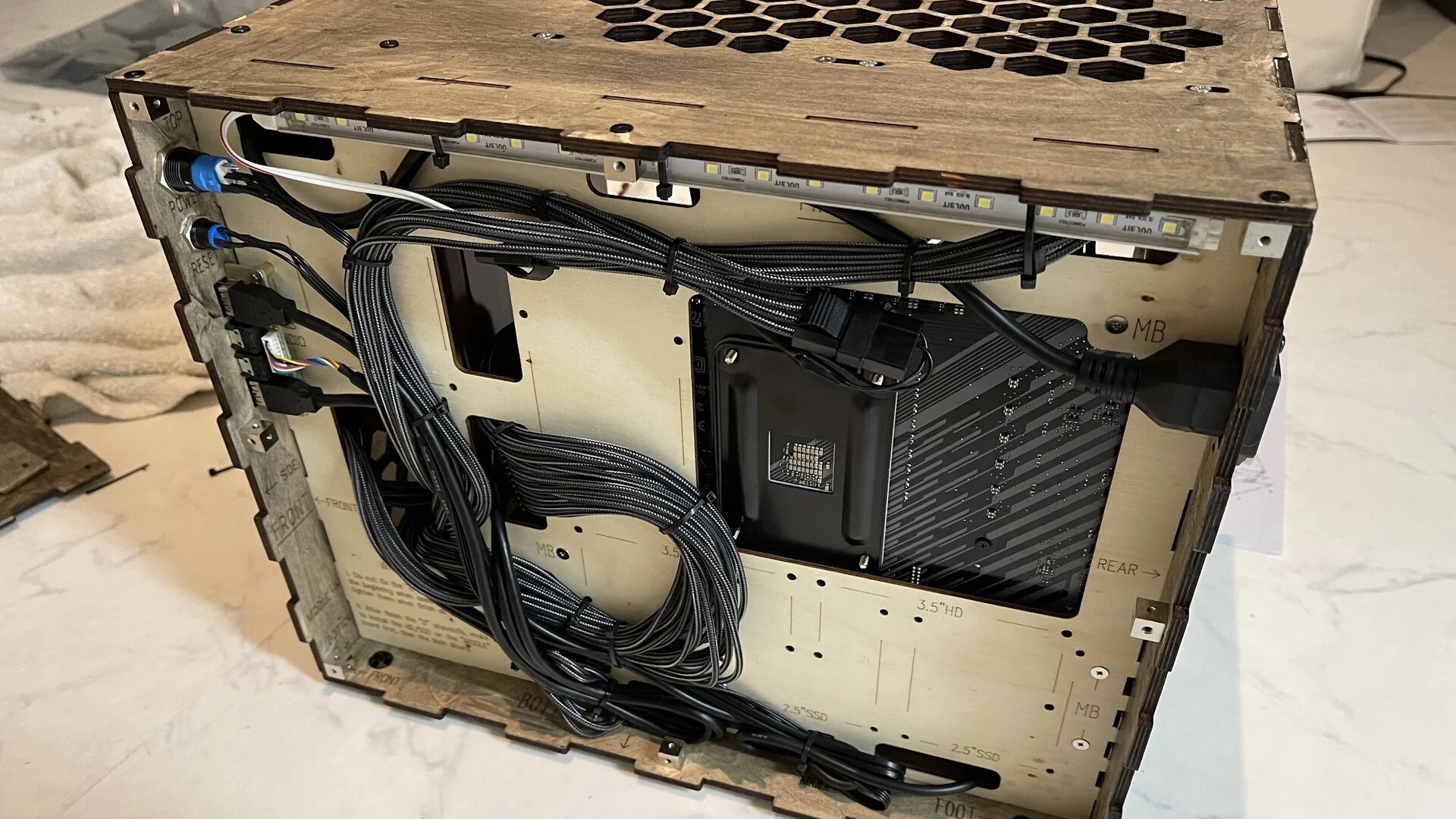 The cable management of the Noctua wooden gaming PC