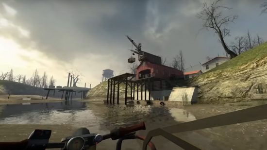 Captura de pantalla de Half-Life 2 durante el capítulo Water Hazard, en un hidrodeslizador, mirando el edificio de resistencia de la Estación 12.