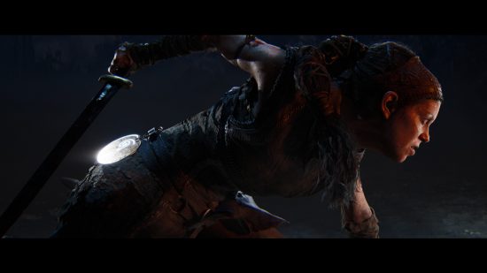 Hellblade 2 preview: Senua crouches, her sword drawn and iron mirror gleaming at her hip.