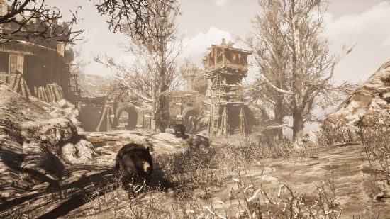Eine verwaschene Szene aus Kingdom of Fallen, in der ein Turm in einem kargen, kargen Wald steht, in der Nähe nähert sich ein Bär.