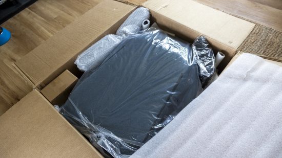 The box and packaging of the Boulies Master chair
