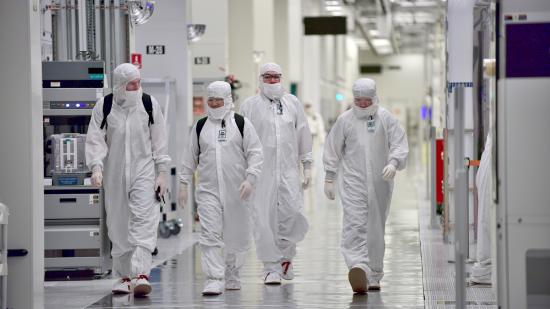 Production and cleanroom facilities at work in Intel’s D1D/D1X
