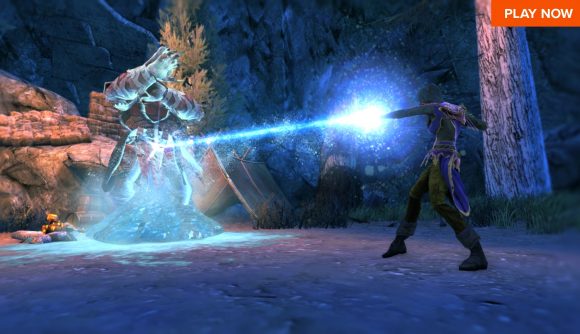 Los mejores juegos gratuitos para PC: Neverwinter. La imagen muestra a un personaje disparando un rayo mágico a un monstruo.