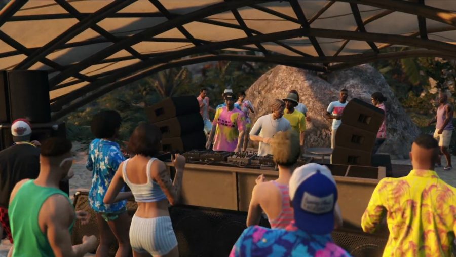 Beberapa orang bersuka ria menari semalaman di pantai pribadi di GTA online