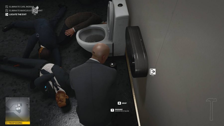 Agent 47 standing over three bodies by a toilet