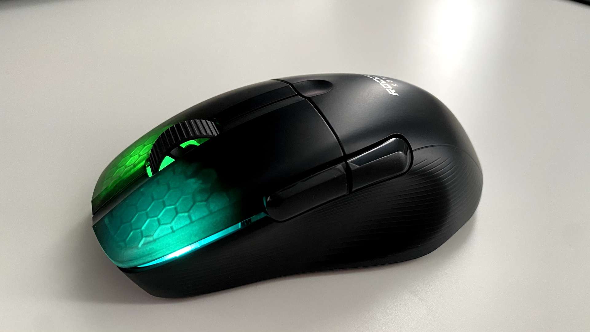 Roccat Kone Pro Air review – a lightweight wireless gaming mouse 