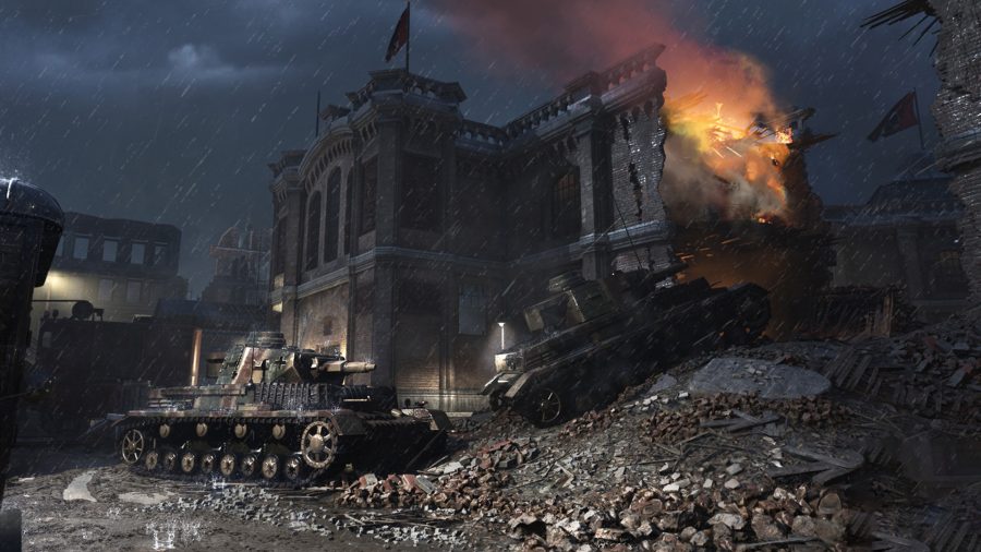 To stridsvogner som går inn i en ødelagt bygning på slaget ved Berlin -kart satt i løpet av en stormfull natt